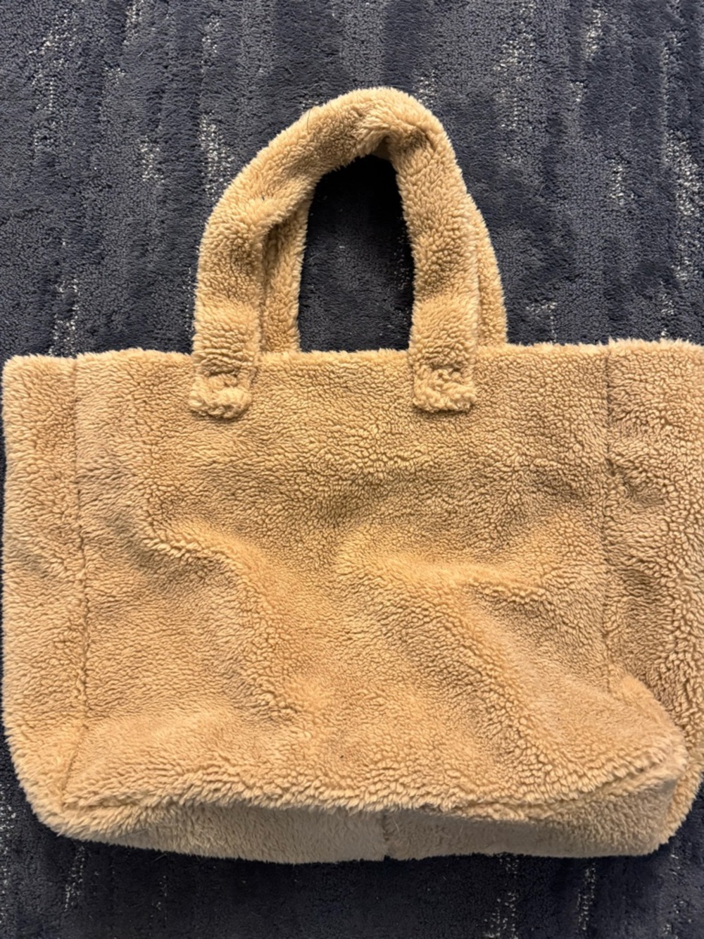 Alo Sherpa Tote Bag in Camel - Picture 2 of 5